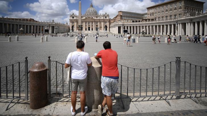 El Vaticano sienta en el banquillo a un cardenal acusado de corrupción por primera vez en la historia
