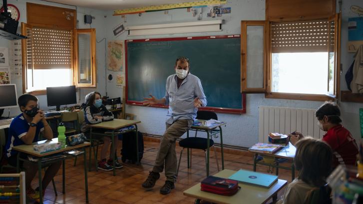 Educación elimina el requisito del máster para dar clases durante la pandemia