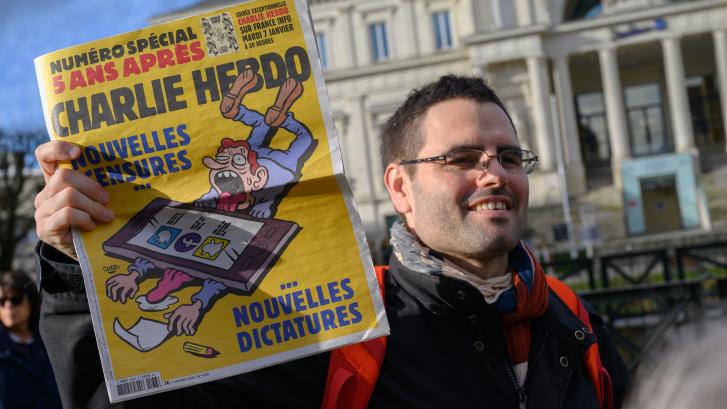 La viñeta de Charlie Hebdo sobre el aborto en Estados Unidos que no deja a nadie indiferente