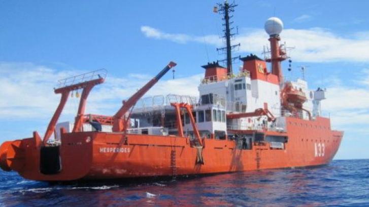 La Expedición Malaspina viaja a la deriva y sus jóvenes científicos caen por la borda