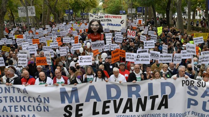 El clamor por la sanidad pública desborda Madrid contra la política sanitaria de Ayuso