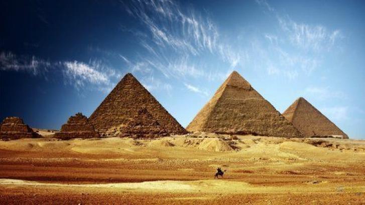 Las Pirámides de Giza, en serio peligro de desaparecer