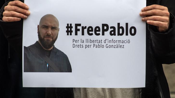 El periodista Pablo González recibe visita de su pareja tras casi 9 meses preso en Polonia