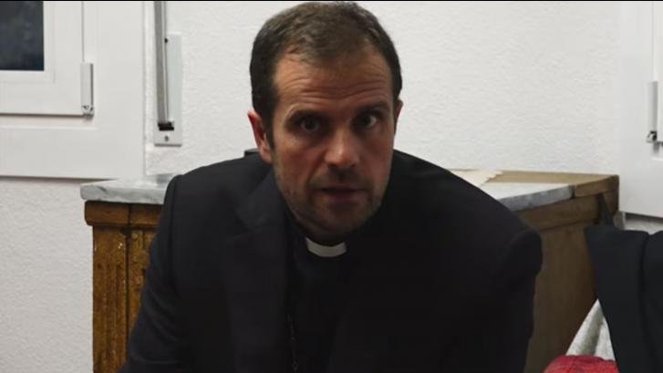 El obispo de Solsona renuncia por su amor a una escritora de novelas eróticas y satánicas