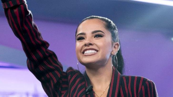 Becky G responde a quienes le dicen que no puede ser feminista por llevar 
