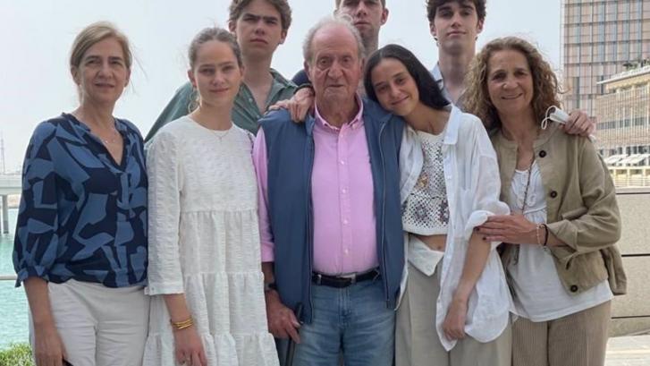 Juan Carlos I se reencuentra con sus hijas y algunos de sus nietos en Abu Dabi