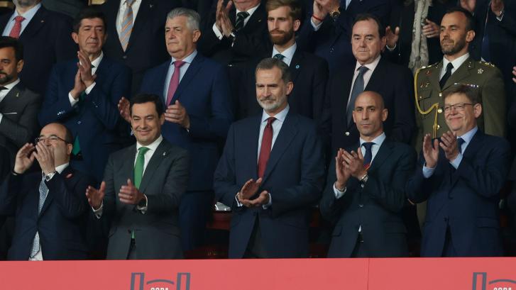 Dos expertas en protocolo se fijan en este 'detalle' del palco de la final de la Copa del Rey