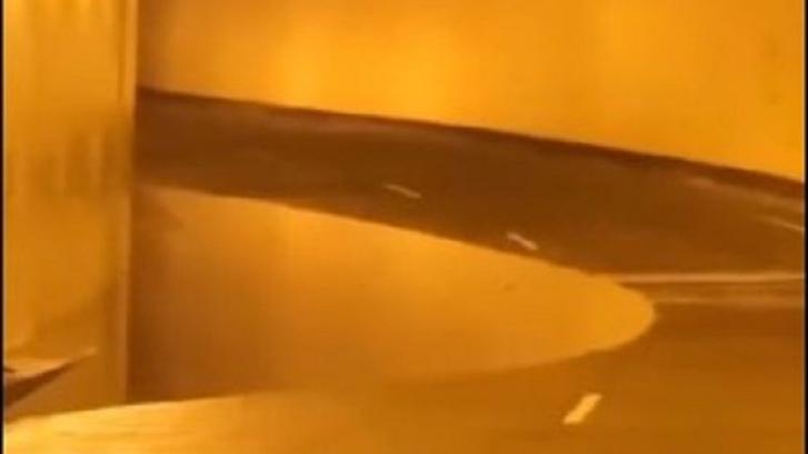 Lo que ocurre con este vídeo en una carretera lleva millón y medio de 'me gusta': es alucinante