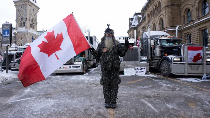Las protestas de antivacunas y grupos radicales se extienden por Canadá