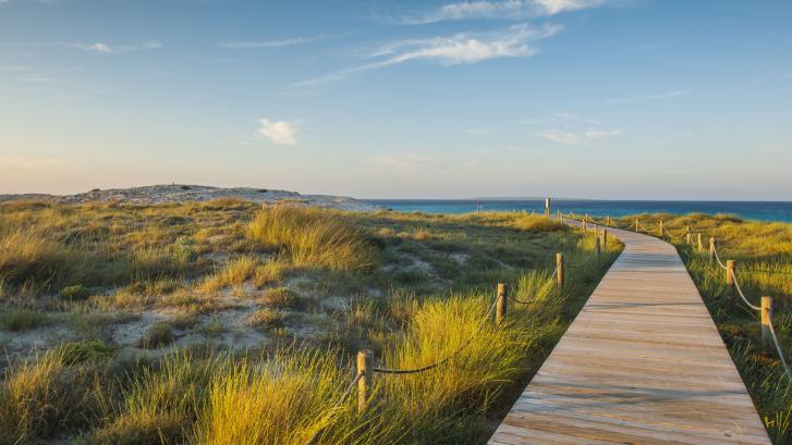 'The Guardian' elige las seis mejores playas de España (y no son las habituales)