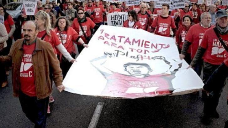 Miles de personas exigen al Gobierno que financie los fármacos contra la hepatitis C