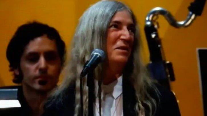 Patti Smith se queda en blanco interpretando una canción de Bob Dylan en los Nobel