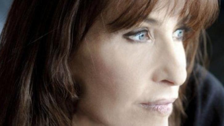 La chilena Carla Guelfenbein gana el Premio Alfaguara de Novela 2015 con 'Contigo en la distancia'
