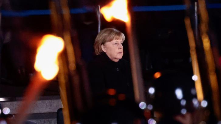 Honores, antorchas y Nina Hagen en la ceremonia de despedida a Angela Merkel