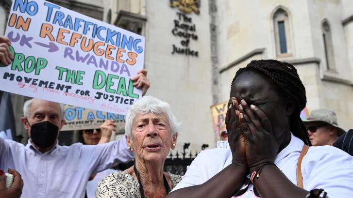 La Justicia británica rechaza frenar las deportaciones de migrantes a Ruanda