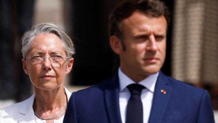 Crisis 'chez Macron': la primera ministra presenta su dimisión y él la rechaza