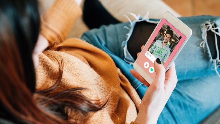 Una chica se encuentra a su ex en Tinder y le da una respuesta que deja a Twitter temblando