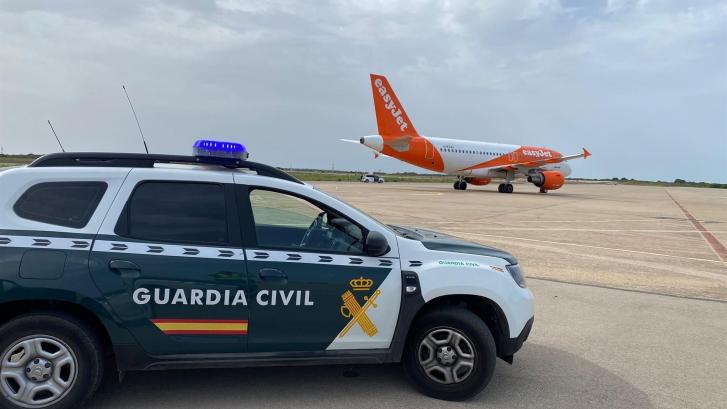 Detienen al joven británico que alertó de un falsa amenaza de bomba en un avión con destino a Menorca