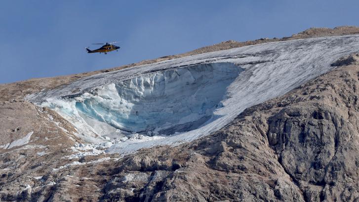 La casi imposible misión de encontrar a los desaparecidos del glaciar de la Marmolada
