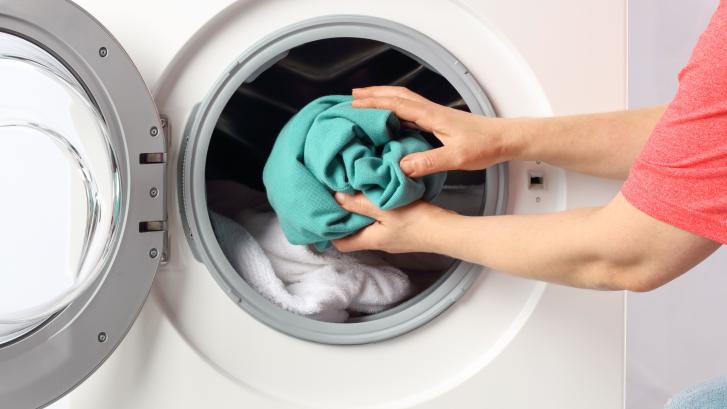 Tienes un 2x1 y tú sin saberlo: este es el sencillo truco con el que tu lavadora se convierte en secadora