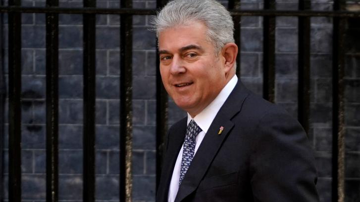 El jueves también pinta mal para Johnson: dimiten los ministros de Seguridad y el de Irlanda del Norte