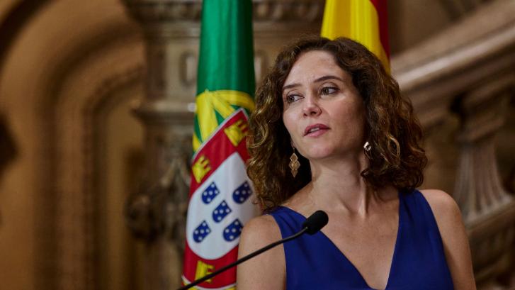 Ayuso incomoda a parte del PP por las becas y el Orgullo: “Vaya patinazos”