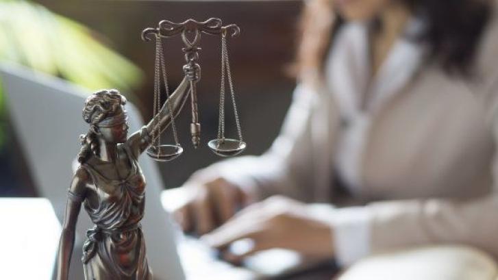 La CNMC multa a nueve colegios de abogados con 1,45 millones