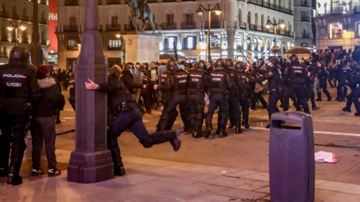 Incidentes y cargas en Barcelona y Valencia en la tercera jornada de protestas por Pablo Hasél