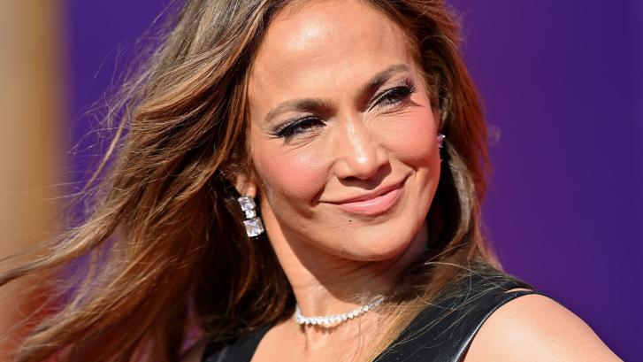 Jennifer Lopez se desnuda para celebrar su 53 cumpleaños