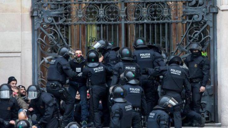 Doce detenidos en la concentración de los Comités de Defensa de la República catalana ante el TSJC