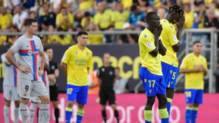 Se detiene durante más de media hora el Cádiz-Barça tras sufrir un infarto un aficionado