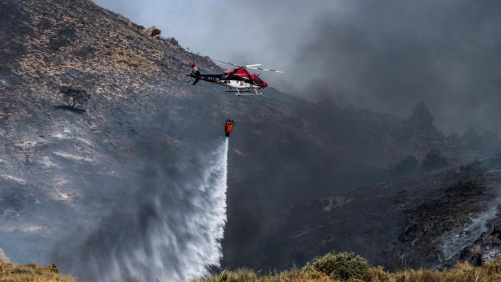 Andalucía da por estabilizado el incendio forestal de Los Guájares (Granada) tras calcinar 5.100 hectáreas