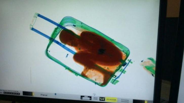 El ADN confirma la identidad de los padres del 'niño de la maleta'
