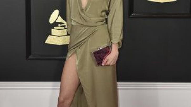 Una cantante enciende la polémica en los Grammy con un vestido de apoyo a Donald Trump