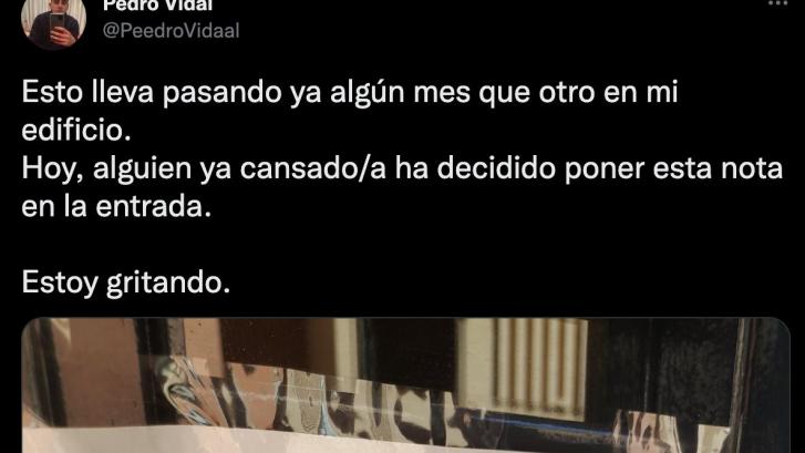 El cartel que un vecino deja en la entrada de su edificio llega a Twitter y arrasa: