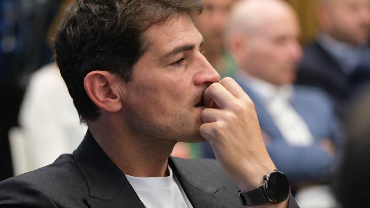Iker Casillas comparte un vídeo yendo al cine y todo el mundo se fija en este curioso detalle
