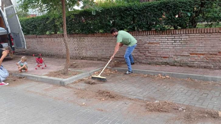 Vecinos de Madrid ya limpian la basura que no recoge el Ayuntamiento: 