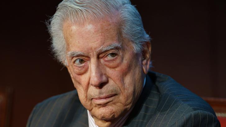 Un profesor no da crédito a la respuesta de sus alumnos tras preguntarles por Vargas Llosa