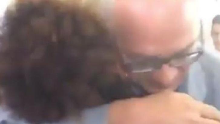 La emotiva despedida a este profesor tras 21 años en un Instituto de Vallecas
