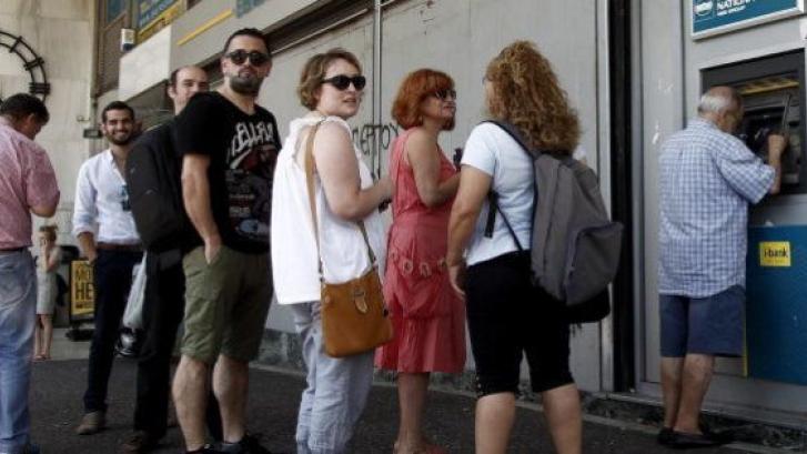 Los bancos griegos podrían quedarse sin dinero en un par de días, según fuentes financieras