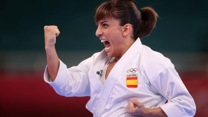 Las dos imágenes de la karateka Sandra Sánchez que más juego están dando en Twitter