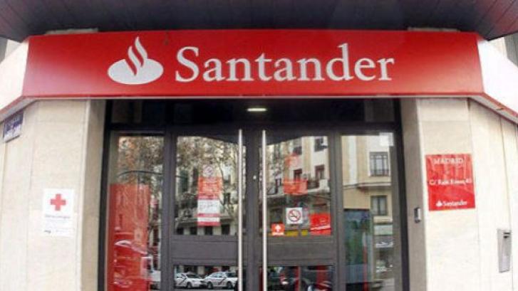 El Santander también te cobrará dos euros en el cajero si no eres cliente