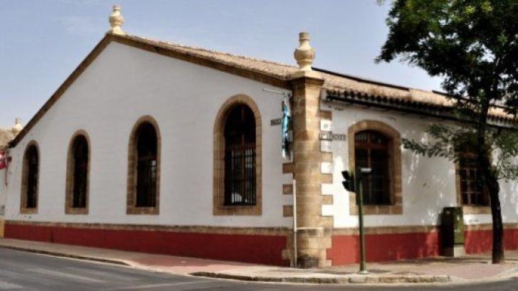 El PP denuncia que una biblioteca está cerrada y el PSOE aclara que se entra por otra puerta
