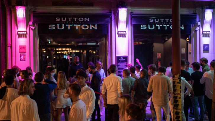 El ocio nocturno en Cataluña podrá abrir en exteriores hasta las 3:00 desde el jueves