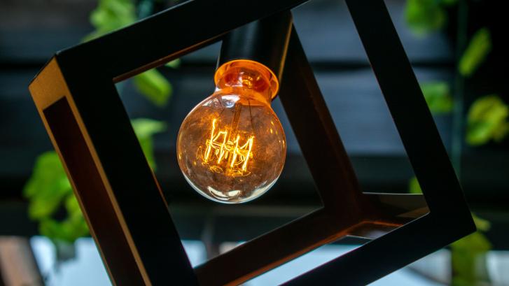 El Gobierno consulta al sector eléctrico y los consumidores para reformar la tarifa regulada de la luz