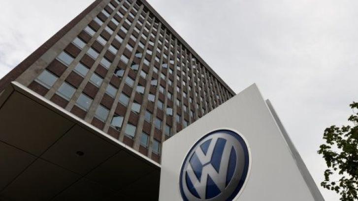 Volkswagen llama a revisión 1,82 millones de vehículos en China (regulador)