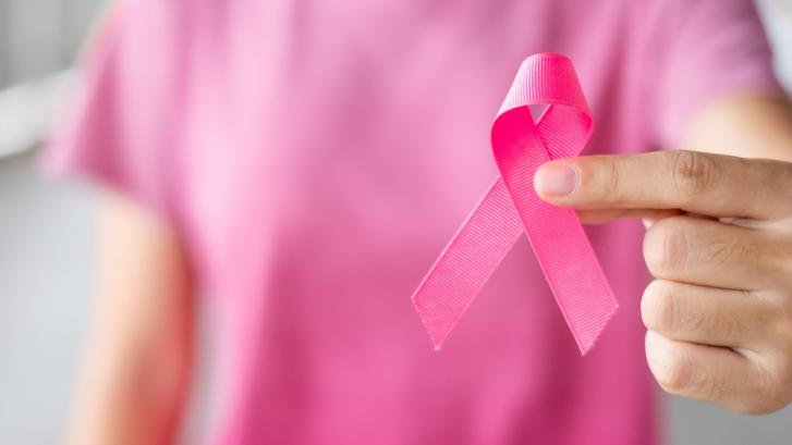 Una niña chilena de 7 años, diagnosticada con cáncer de mama