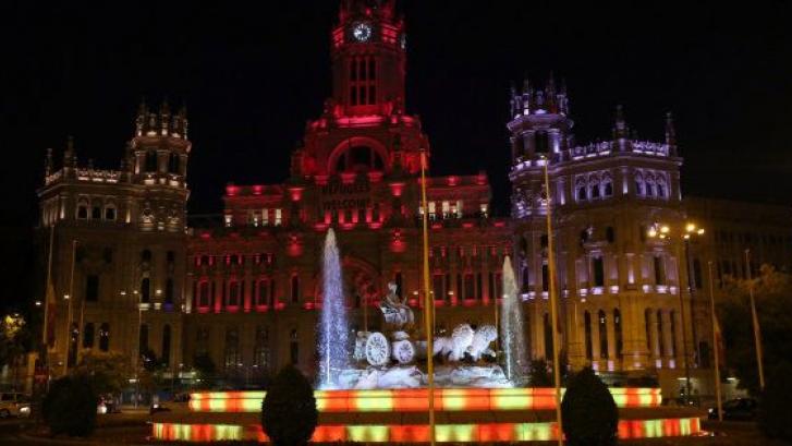 La Cibeles homenajea a las víctimas del doble atentado en Cataluña