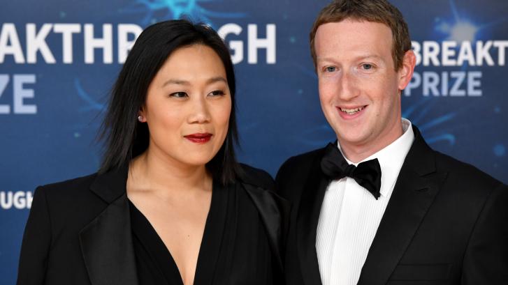 Pillan a Mark Zuckerberg con su esposa en un McDonald’s y los comentarios no tienen desperdicio