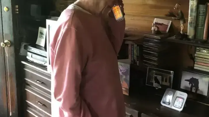 Por favor, acuérdate de llamar a tu madre